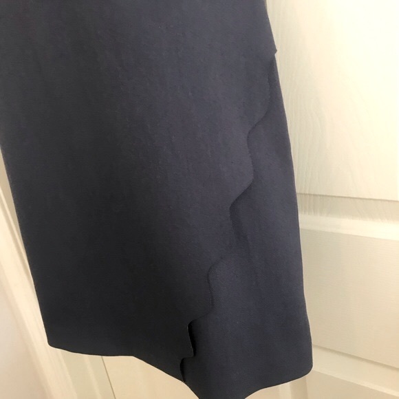 Loft Short Sleeve Scalloped Sheath Dress. Size 2 - Picture 3 of 5